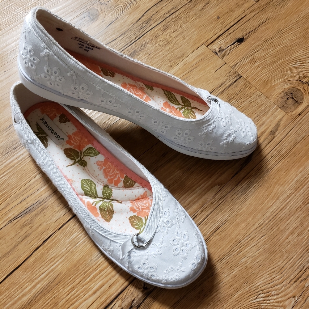 Grasshopper white eyelet shoe